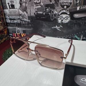 Stylish Square Sunglasses with Gradient Lenses